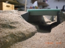 Immer mehr Sand kommt auf die Geländehaut.